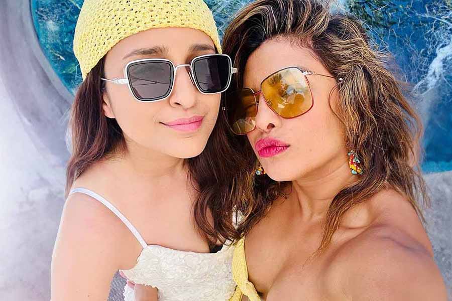 How is the relationship between bollywood actress Priyanka Chopra Jonas and her cousin Parineeti Chopra dgtl