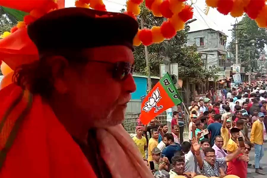 Lok Sabha Election 2024: Mithun Chakraborty does road show in support of BJP candidate Nisith Pramanik at Cooch Behar dgtld