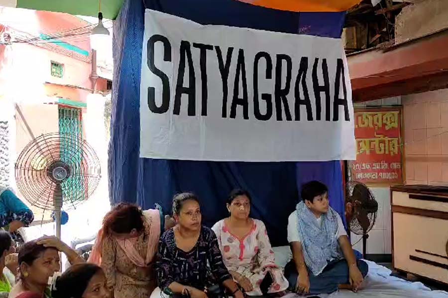 Lok Sabha Election 2024: Councilor Monalisa Banerjee on hunger strike protesting against North kolkta TMC candidate Sudip Banerjee dgt