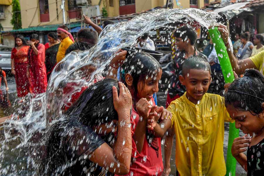 Heatwave like condition in South Bengal, light rain may happen in North Bengal dgtl