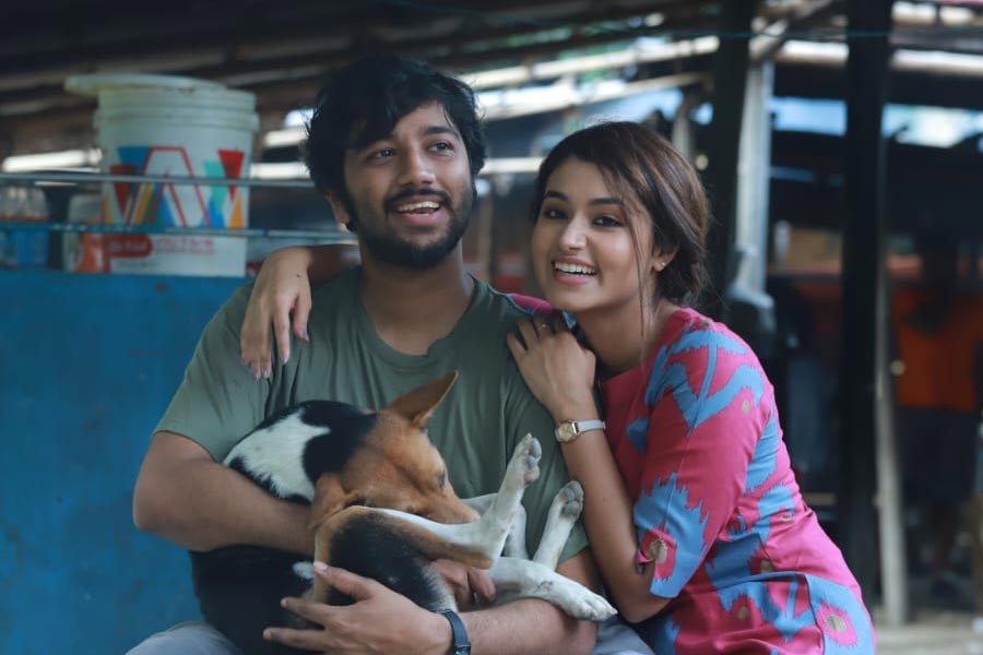 Review of Bangladeshi film Kacher Manush Dure Thuiya starring Tasnia Farin