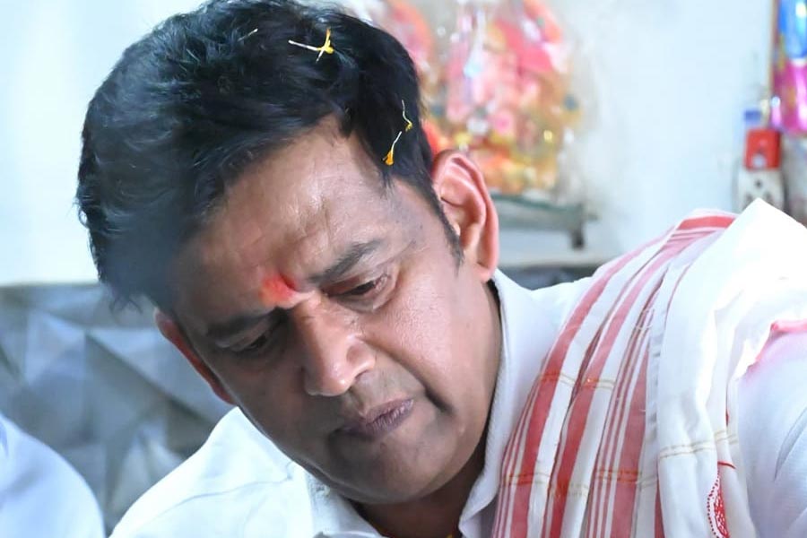 Ravi Kishan’s alleged second wife Aparna Thakur claims that actor is not acknowledging their daughter