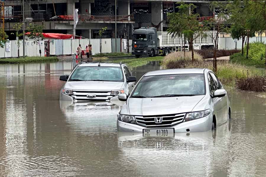 ১৯৭১ সালে সংযুক্ত আরব আমিরশাহি রাষ্ট্র হিসাবে আত্মপ্রকাশ করার আগে দুবাই এবং সংলগ্ন অঞ্চলের আবহাওয়া সংক্রান্ত যে পরিসংখ্যান পাওয়া গিয়েছে, তাতে এক লপ্তে এত বিপুল পরিমাণ বৃষ্টির কোনও প্রমাণ পাওয়া যায়নি।