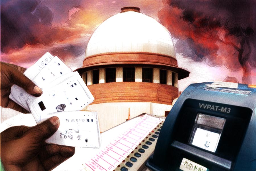SC hear petitions seeking cross-verification of votes cast on EVM with paper slips generated through the VVPAT system dgtl