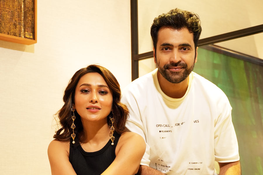 Abir Chatterjee and Mimi Chakraborty talk about Lok Sabha Election 2024, first voting experience and the probability of joining politics dgtl