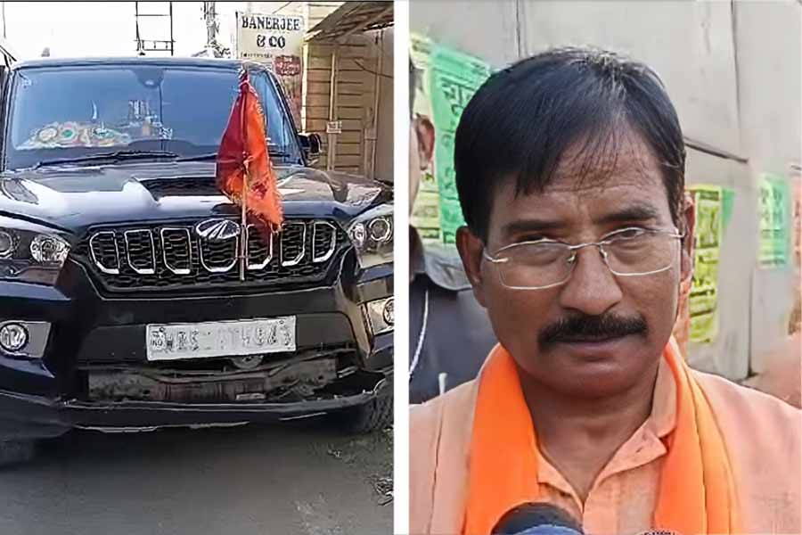 BJP Candidate of Ranaghat Jagannath Sarkar alleges his car was attacked by TMC goon dgtld