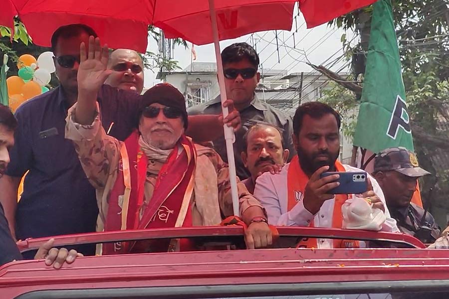 Lok Sabha Election 2024:  Mithun Chakraborty campaigned in Siliguri in support of Darjeeling's BJP Candidate Raju Bista dgtld