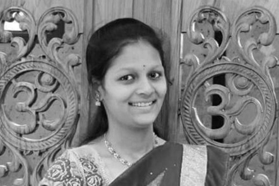 Daughter of congress leader in Karnataka stabbed to death dgtl