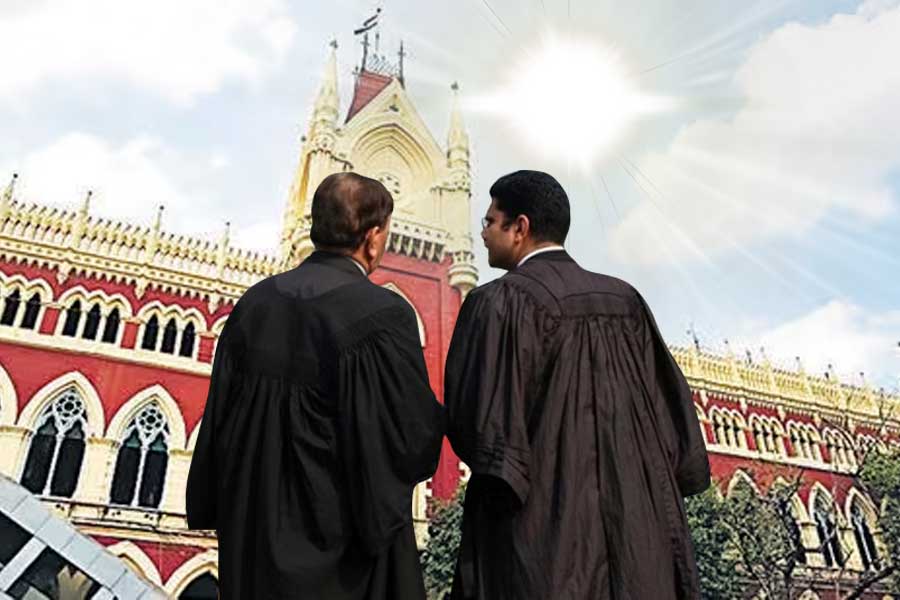Calcutta High Court Exempts the lawyers and advocates off wearing black gown due to the present weather condition dgtl