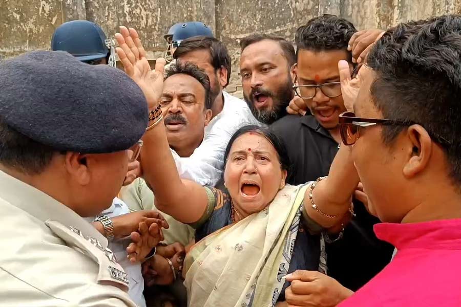 BJP MLA Sikha Chatterjee attacks Police administration in siliguri dgtld