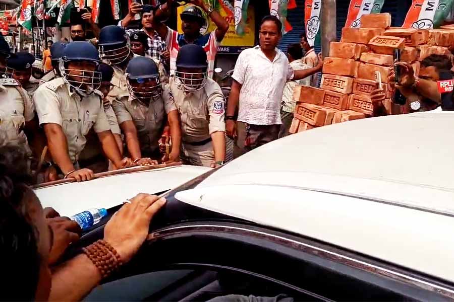Lok Sabha Election 2024: BJP MLA Sikha Chatterjee stopped from entering polling booth at Jalpaiguri, attacks TMC and police administration dgtld