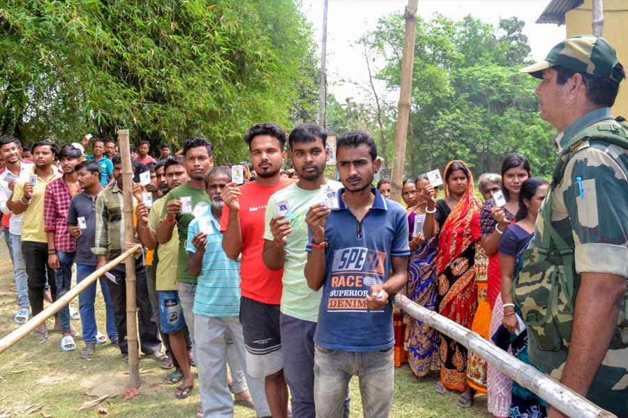 Voting ends in 3 lok sabha constituency in West Bengal overall picture dgtld
