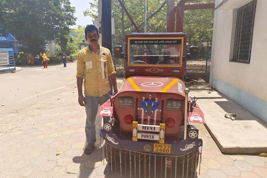 A person became famous by making his own innovative car in Siuri