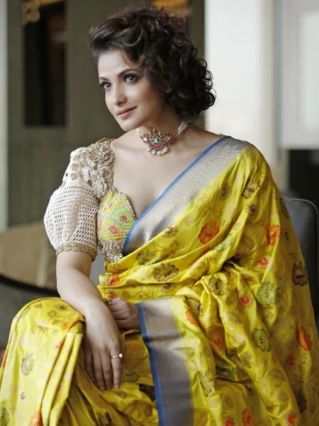 7 trendy blouse designs of actress Tanusree Chakraborty dgtl