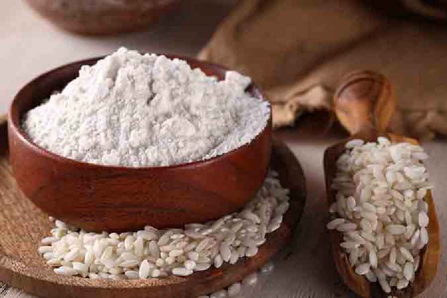 How to make perfect rice flour face scrub to get glowing skin