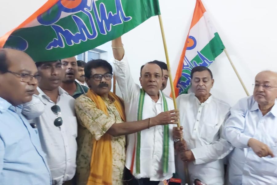 BJP state committee member Santosh Roy joins TMC in bardhaman dgtld