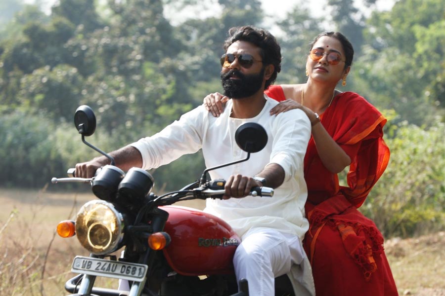 director Arna Mukhopadhyay opens up about sohini sarkar anirban bhattacharya starrer movie Athhoi 