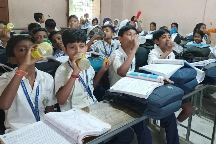 Our Opinion: Many schools in west bengal have arranged 'water bells' to protect students during summer