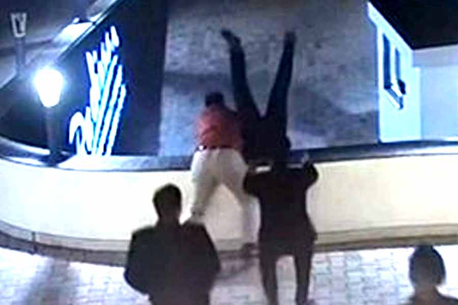 Uttar Pradesh businessman pushes a man off terrace from five star hotel, police took action dgtl