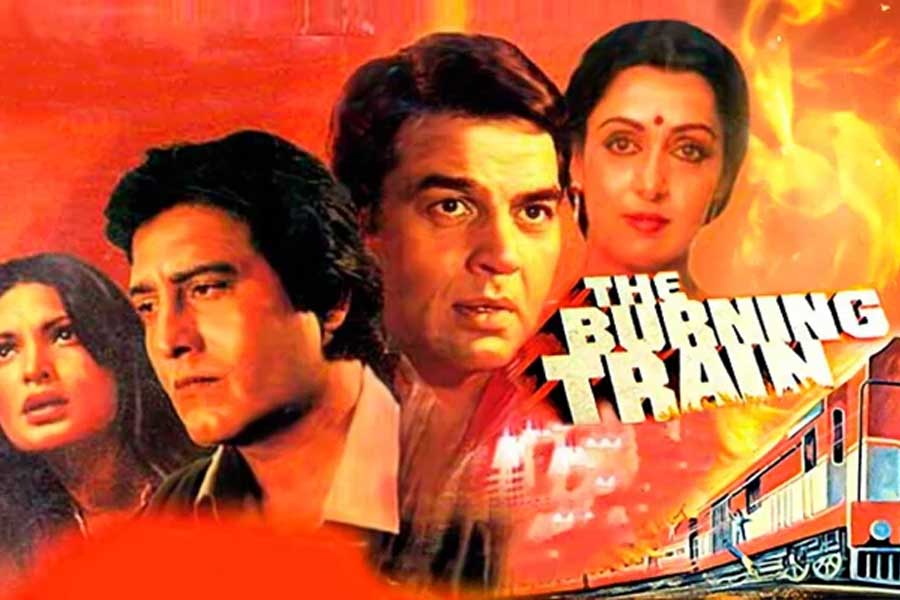 ১৯৮০ সালে রবি চোপড়ার পরিচালনায় প্রেক্ষাগৃহে মুক্তি পায় ‘দ্য বার্নিং ট্রেন’। ধর্মেন্দ্র, জীতেন্দ্র, বিনোদ খন্না, হেমা মালিনী, পরভিন ববি, সীমা গারেওয়াল অভিনীত এই ছবিটি প্রেক্ষাগৃহে মুক্তি পাওয়ার পর বক্স অফিসে তেমন ব্যবসা করতে পারেনি।