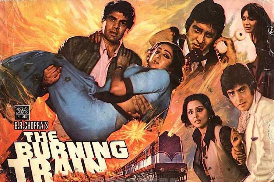 বলিপাড়ায় কানাঘুষো শোনা যায়, ‘দ্য বার্নিং ট্রেন’ ছবিটির দৈর্ঘ্য বেশি হওয়ার কারণে তা বক্স অফিসে সাফল্য পায়নি। তবে ছবিটি ছোট পর্দায় সম্প্রচারিত হওয়ার পর তা দর্শকের প্রশংসা কুড়োয়।