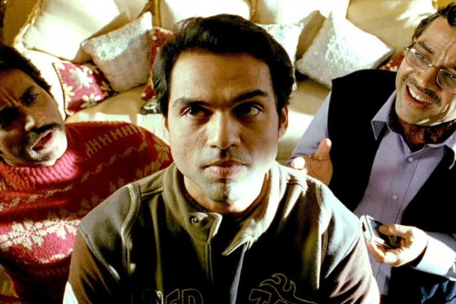 ২০০৮ সালে দিবাকর বন্দ্যোপাধ্যায়ের পরিচালনায় প্রেক্ষাগৃহে মুক্তি পায় ‘ওয়ে লাকি! লাকি ওয়ে!’। ছবির মুখ্যচরিত্রে অভিনয় করেন অভয় দেওল। বক্স অফিসে মুখ থুবড়ে পড়লেও টেলিভিশনের পর্দায় সম্প্রচারিত হওয়ার পর দর্শকের মনে ধরে এই ছবি।