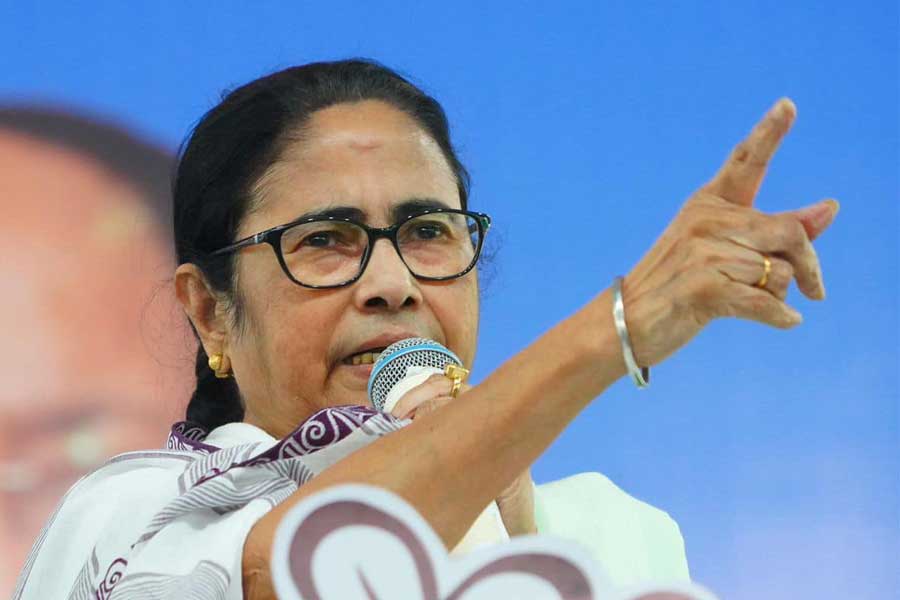 Mamata Banerjee campaigns from Karandighi, Raiganj dgtld