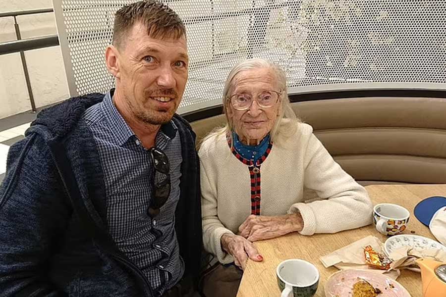 48 year old lawyer’s 104 old girlfriend dies, know about their love story