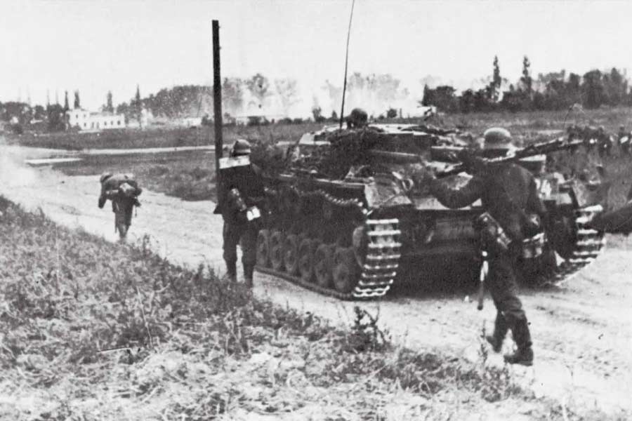 48 year old lawyer’s 104 old girlfriend dies, know about their love story