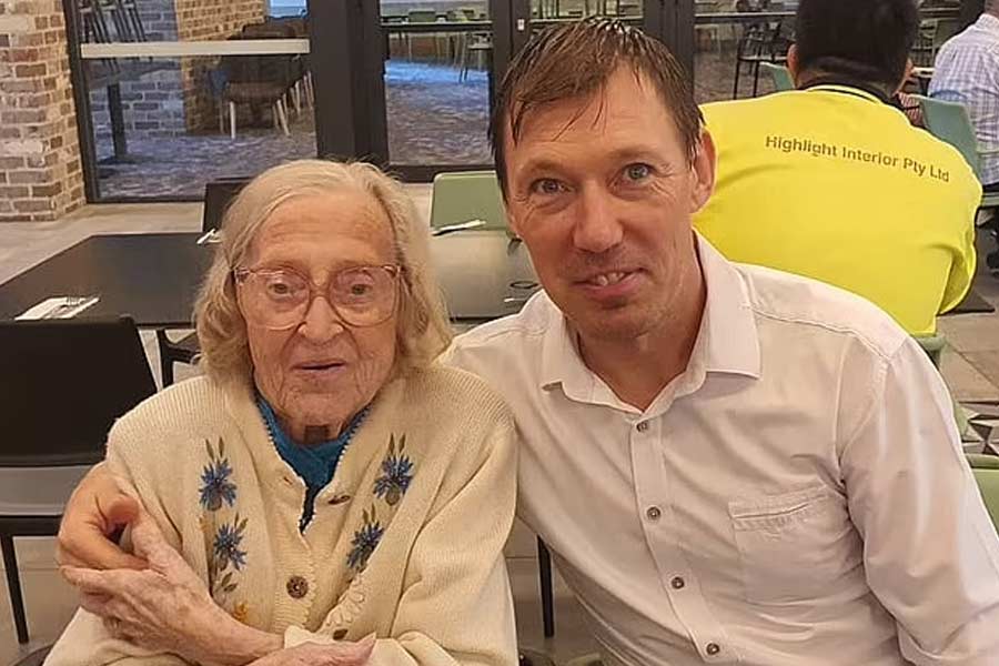 48 year old lawyer’s 104 old girlfriend dies, know about their love story