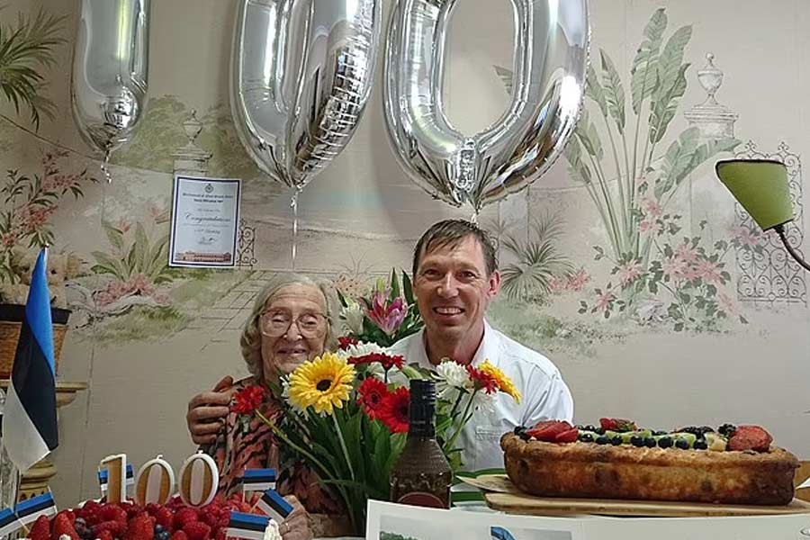 48 year old lawyer’s 104 old girlfriend dies, know about their love story