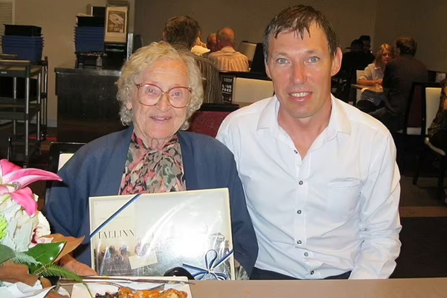 48 year old lawyer’s 104 old girlfriend dies, know about their love story