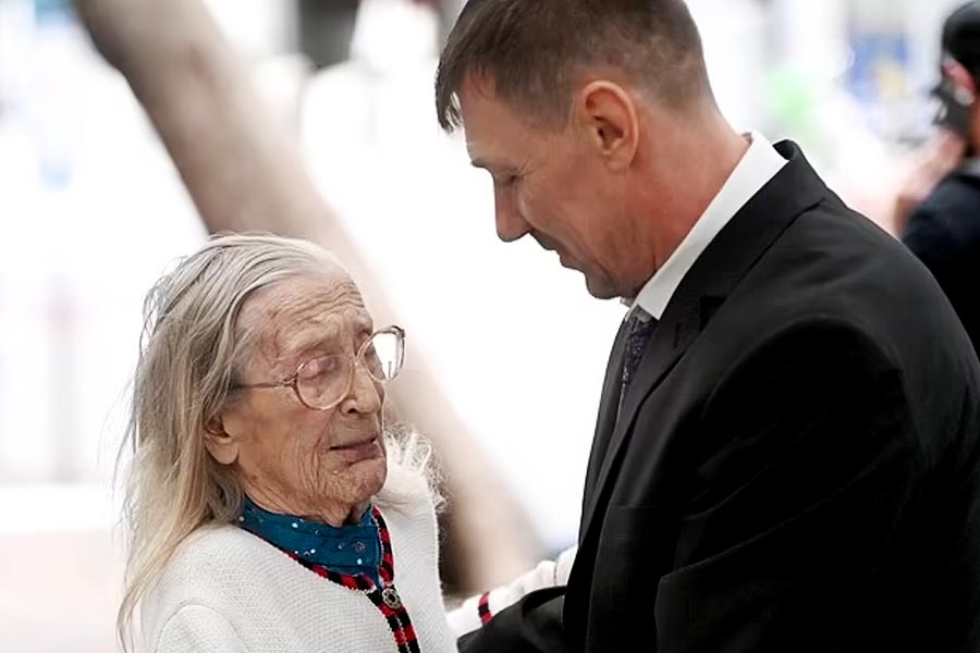 48 year old lawyer’s 104 old girlfriend dies, know about their love story
