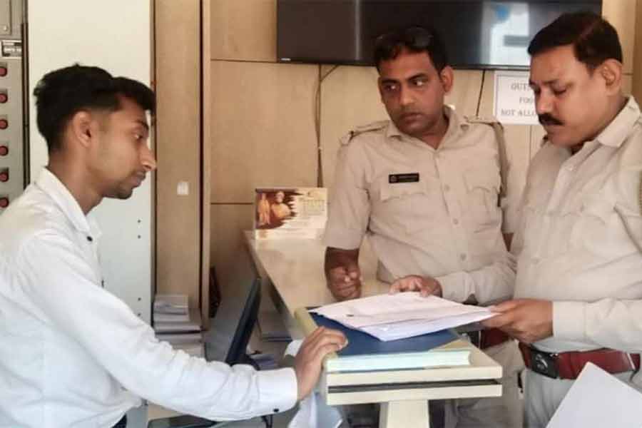 Police administration of Digha strictly verifying the documents of Tourists after Bengaluru blast suspect was arrested from a hotel there