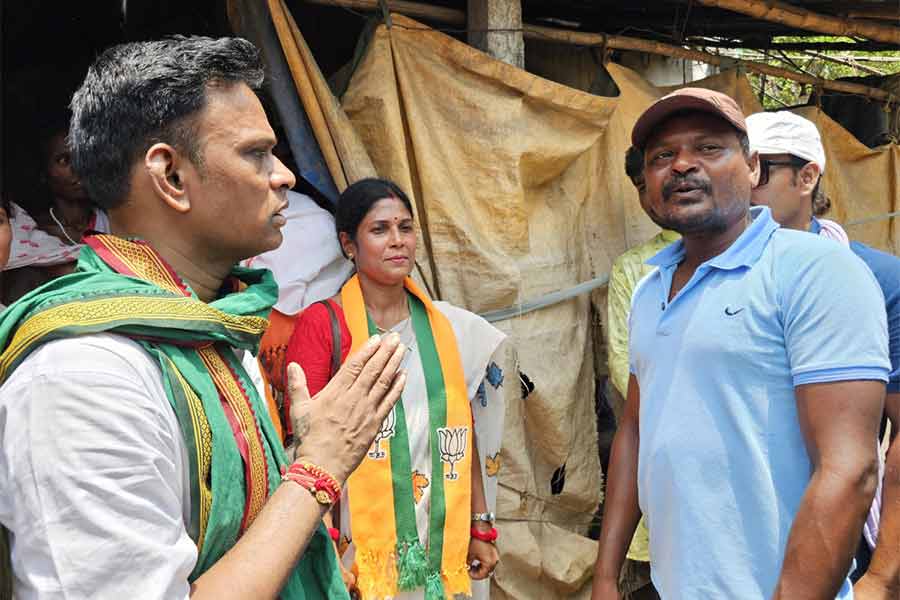 Lok Sabha Election 2024: Jhargram BJP candidate Pranata Tudu visited opposition candidates Ancestral home while election campaign