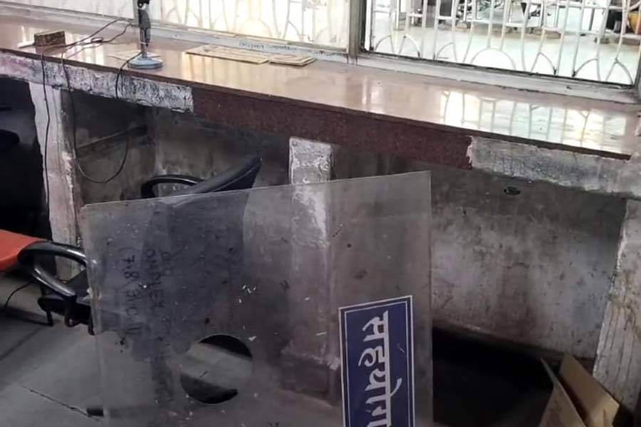 Image of howrah station enquiry counter after ransack
