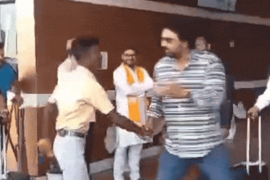 Man raised Jai Shree Ram slogan seeing Dev at Bagdogra dgtld