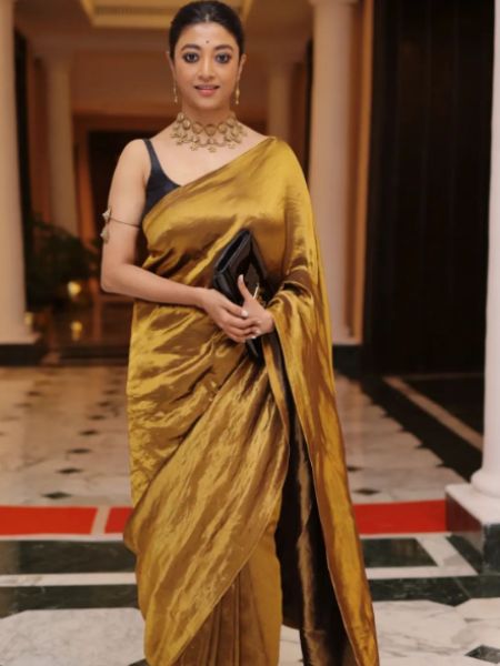 Actress Paoli Dam's attractive saree style dgtl