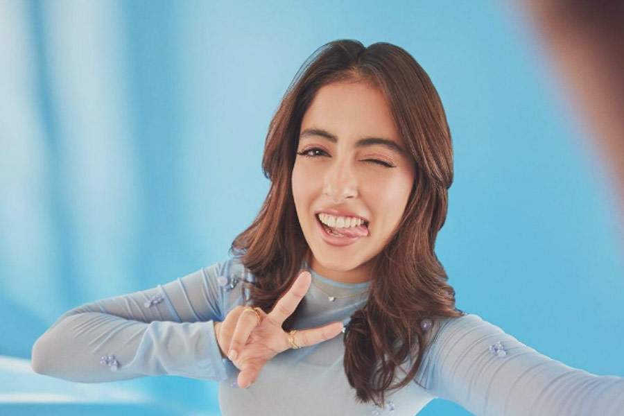 ১২ বছর বয়সি আরাধ্যার প্রসঙ্গে নব্যা বলেন, ‘‘দিদি হিসাবে আমি আরাধ্যাকে জীবন নিয়ে কোনও উপদেশ দেব, তার প্রয়োজন নেই। বরং আরাধ্যার থেকেই আমার অনেক কিছু শেখার রয়েছে।’’