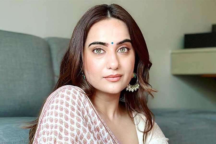 ইউটিউব মাধ্যমের পাশাপাশি সমাজমাধ্যমে ভিডিয়ো তৈরি করে নিজের পরিচিতি তৈরি করেছেন কুশা কপিলা। বিবাহবিচ্ছেদ এবং বলি অভিনেতা অর্জুন কপূরের সঙ্গে তাঁর সম্পর্ক নিয়ে কম বিতর্ক হয়নি বলিপাড়ায়।