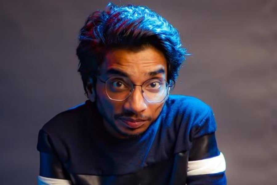 ইউটিউবে নানা ধরনের মজাদার ভিডিয়োয় অভিনয় করে নজর কাড়েন অরুণ কুশওয়াহ। বড় পর্দায় অভিনয়ের সুযোগ পেয়েছেন তিনিও।