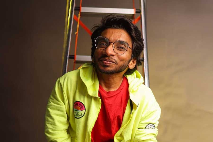 ২০১৯ সালে প্রেক্ষাগৃহে মুক্তি পাওয়া ‘লুকা ছুপি’ নামের হিন্দি ছবিতে প্রথম অভিনয় করেন অরুণ। কার্তিক আরিয়ান এবং কৃতি শ্যাননের সঙ্গে এই ছবিতে অভিনয়ের সুযোগ পান তিনি।