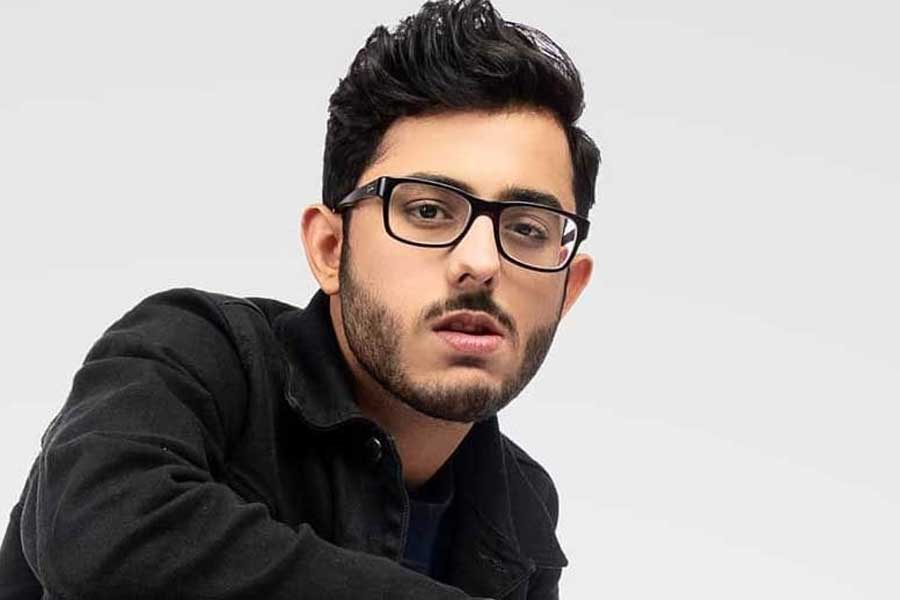 মজাদার ভিডিয়ো বানিয়ে ইউটিউব মাধ্যমে জনপ্রিয় হয়েছেন অজয় নাগের। ওটিটির পর্দায় নয়, অভিনয়ে তাঁর হাতেখড়ি হয় বড় পর্দার মাধ্যমে।