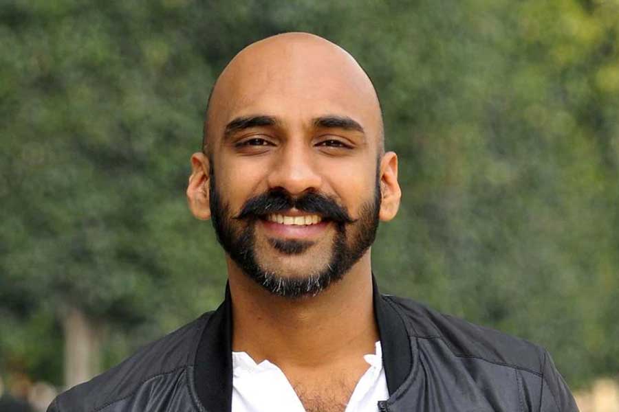 ইউটিউব মাধ্যমে ভিডিয়ো তৈরির পাশাপাশি সঞ্চালনা করে পরিচিতি গড়ে তোলেন সাহিল খট্টর। কবীর খানের পরিচালনায় ‘৮৩’ ছবিতে রণবীর সিংহের সঙ্গে অভিনয়ের সুযোগ পান সাহিল।