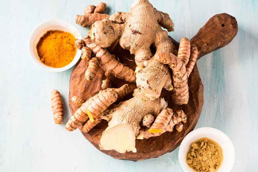 Health benefits or side effects of taking ginger and turmeric together