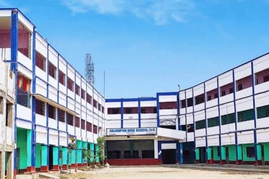 অর্জুনপুর হাই স্কুল।