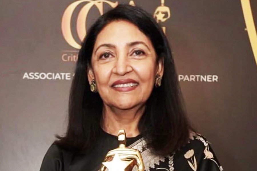 তিনি বহুমুখী প্রতিভার অধিকারী। অনুরাগীদের কাছে তাঁর প্রাথমিক পরিচয় অভিনেত্রী হিসাবে। কিন্তু অভিনেত্রী দীপ্তি নাভাল একাধারে চিত্রকর, ফোটোগ্রাফার এবং কবি। তবে ইদানীং ওয়েব সিরিজ়েই দর্শক দীপ্তিকে বেশি দেখছেন। দীপ্তিও কিন্তু ভারতে ভোটদান করতে পারেন না। দীপ্তির জন্ম হয়েছিল ভারতে অমৃতসরে। তবে তাঁর বাবা কাজের সূত্রে তাঁকে নিয়েই আমেরিকায় চলে যান। সেখানেই পড়াশোনা করেন তিনি। সেখানকার নাগরিকত্ব পান দীপ্তি। পরে কর্মসূত্রে ভারতে এলেও তিনি এখনও আমেরিকারই নাগরিক।