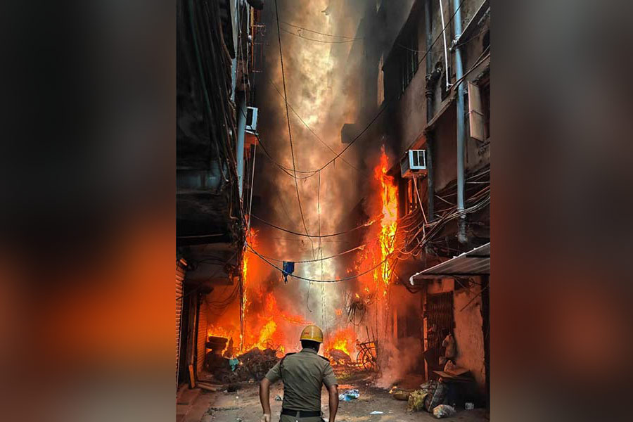 Sudden Fire breaks out at Howrah