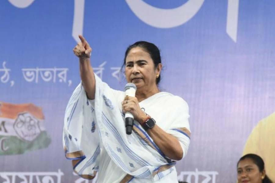 Mamata Banerjee asked farmers to sell their crops to state government