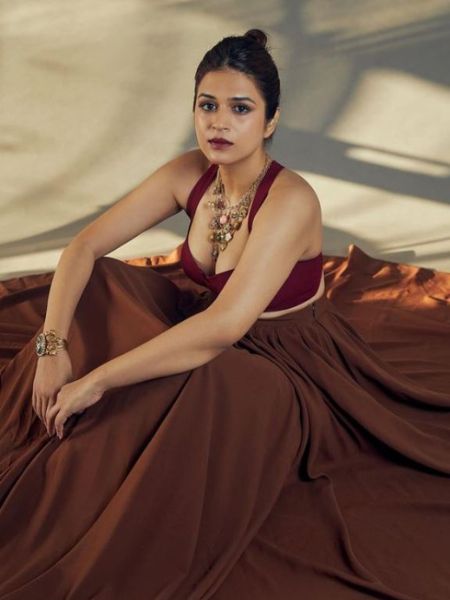 Shraddha Das's pictures in brown dress went viral on social media dgtl